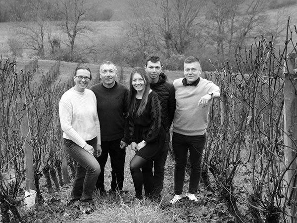 La famille Rondeau Guinet dans les vignes du domaine